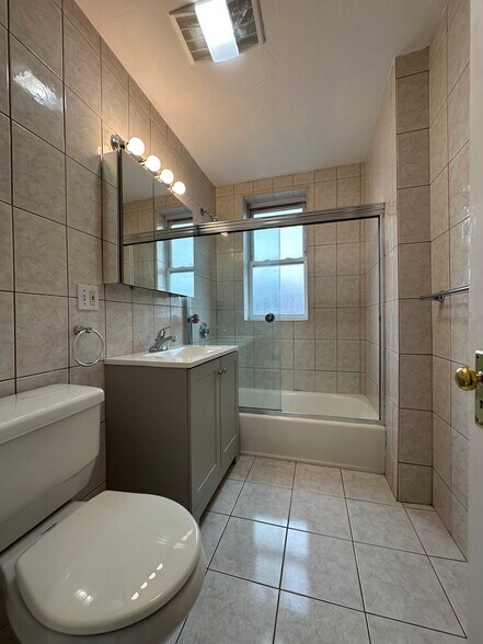 Building Photo - 55 Thatcher St