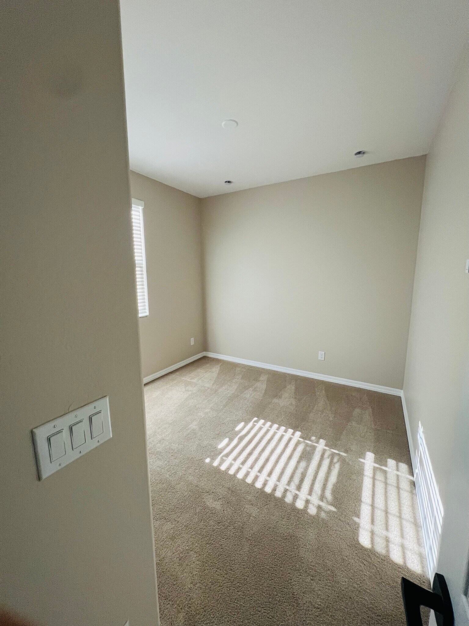 Building Photo - 946 W Macaw Dr