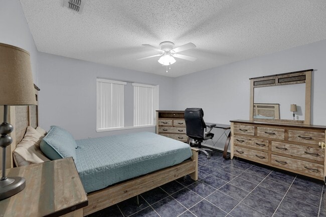 Building Photo - FULLY FURNISHED! ALL APPLIANCES INCLUDED!