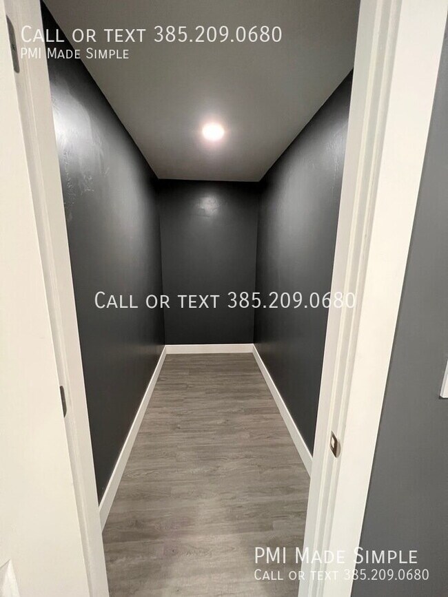 Building Photo - Modern Townhome | LVP | Office/Entertainment