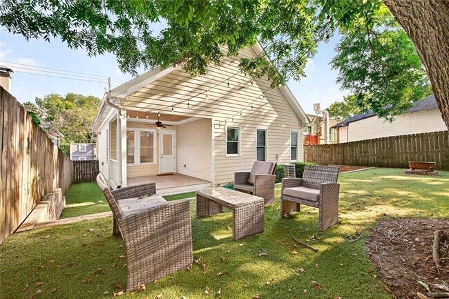 Building Photo - 523 Irwin St NE