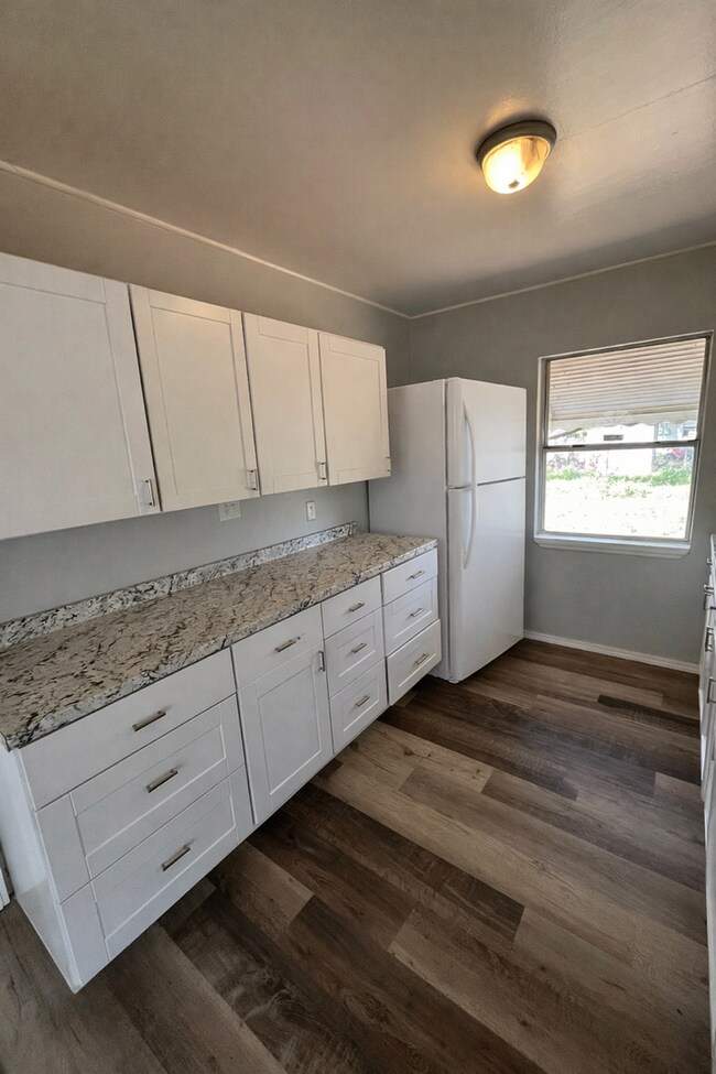 Building Photo - Cute 3BR/1BA Lakeland Home Near Southeastern University! No Application Fee!