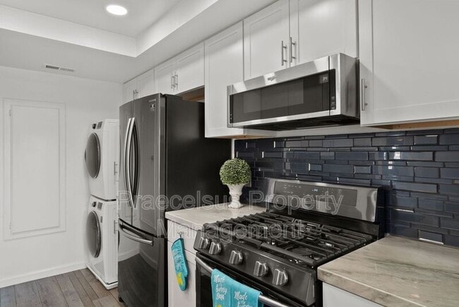 Building Photo - 2035 Lakeridge Cir