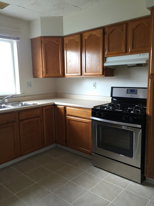Building Photo - 2-Story 4 Bed/2 Bath Home with Basement & W/D