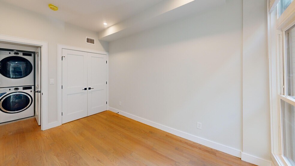 Building Photo - 215 Tremont St