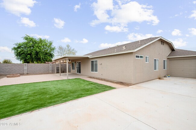 Building Photo - 3746 E Magnus Cir