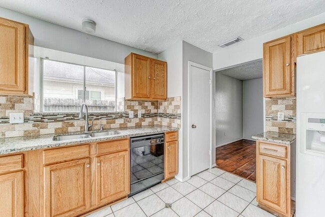 Building Photo - 1916 Woodland Hills Dr