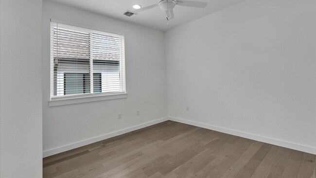 Building Photo - Prime Location Condo in the Heart of San Antonio!