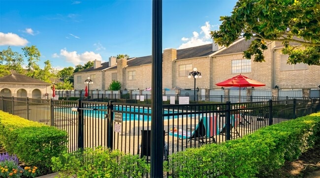 Building Photo - 384 Wilcrest Dr