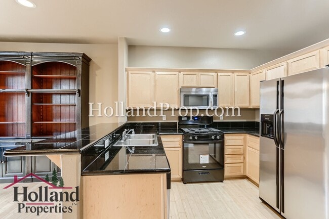 Building Photo - Stylish Townhome Near MAX, Nike & Costco in Prime Beaverton Location