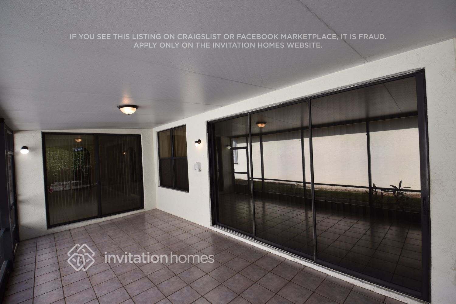 Building Photo - 10213 Lexington Lakes Blvd N