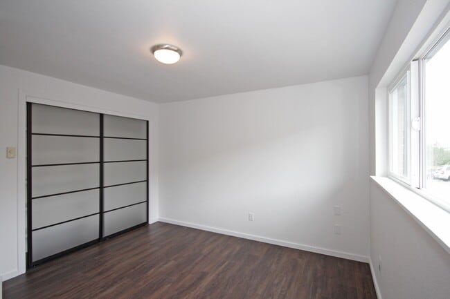 Building Photo - Three Blocks from the Light Rail