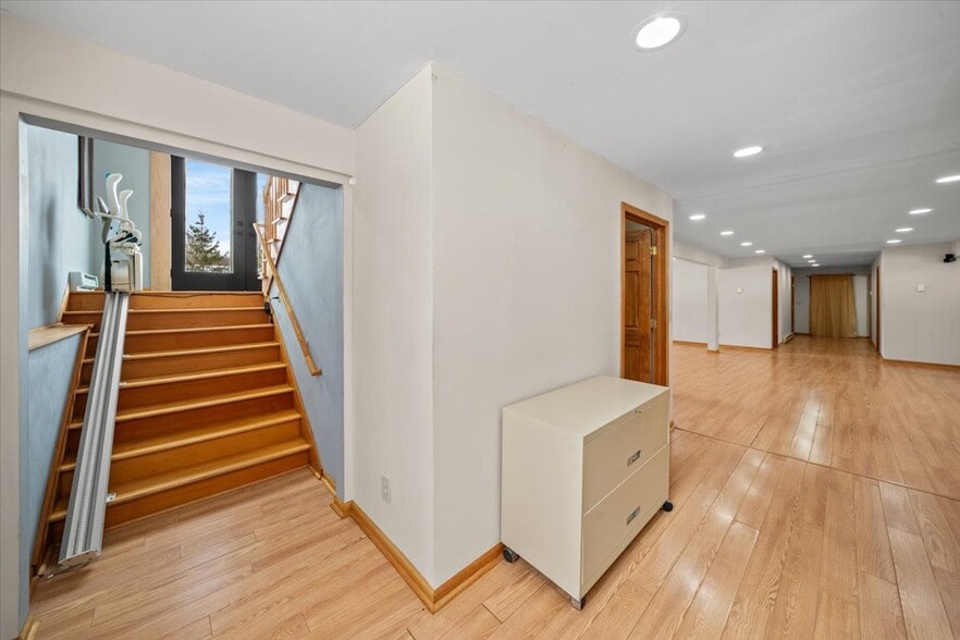 Building Photo - 1205 Tracy Creek Rd