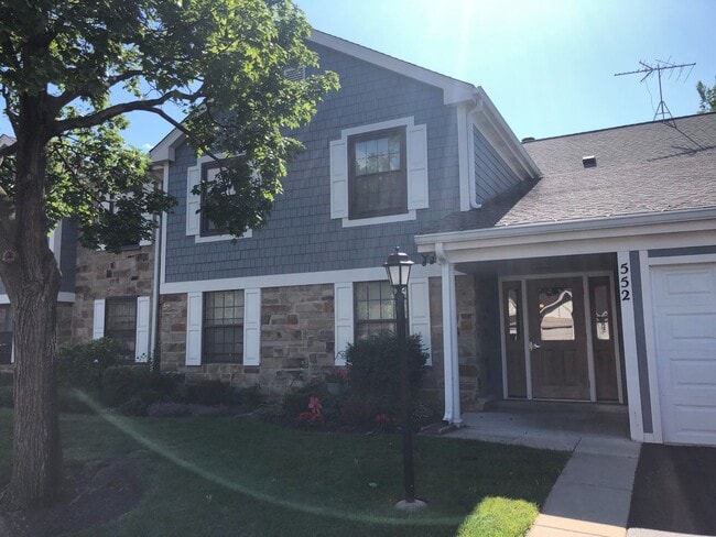 Building Photo - Wheeling, Lexington Commons 2BR/2BA 1 Garage & 2 Pools!