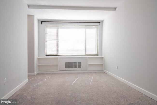 Building Photo - 1021 Arlington Blvd