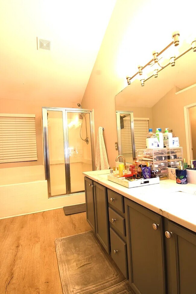 Building Photo - 113 Bottlebrush Ct