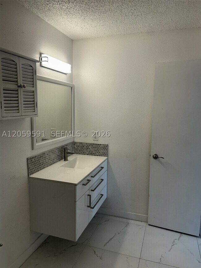 Building Photo - 15051 SW 103rd Ln