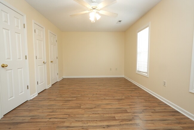 Building Photo - Charming 2-bedroom, 2.5-bath home