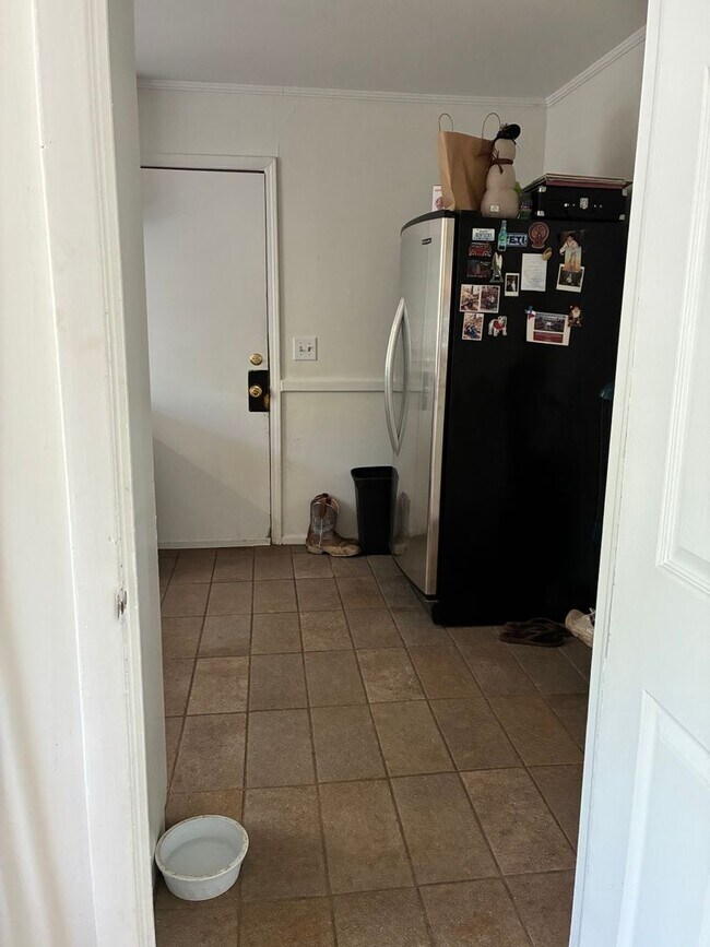 Building Photo - 3 bedroom 2 bathroom near St. Mary's Hospital