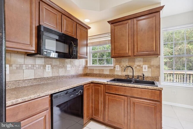 Building Photo - 6178 Oaklawn Ln