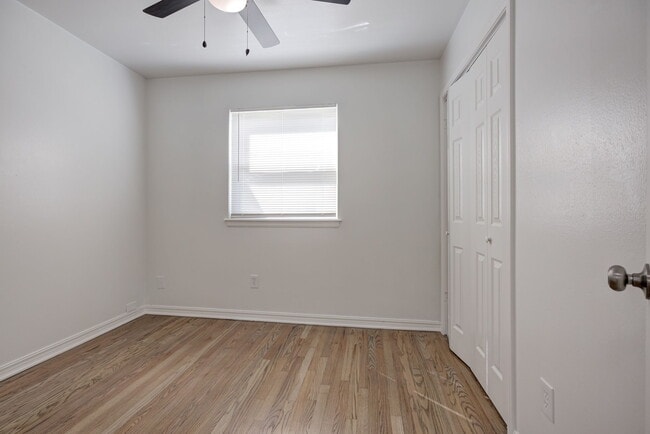 Building Photo - 1520 Brookdale Dr