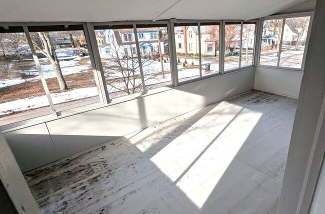 Building Photo - 1450 Clinton St