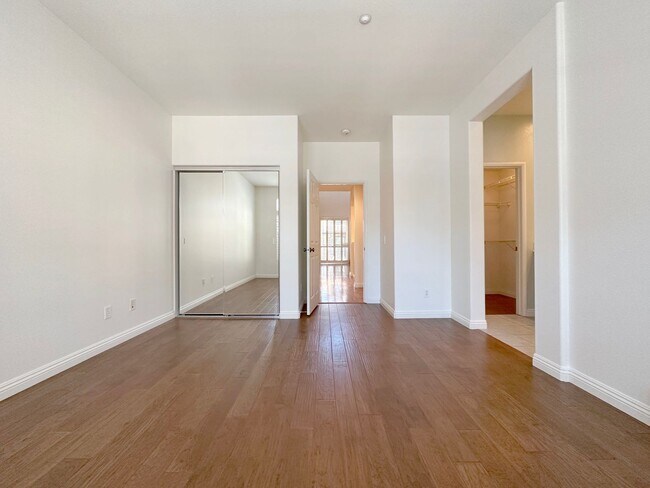 Building Photo - 2 BEDROOM 2.5 BATHROOM WITH LOFT HOME IN HIGHLY DESIRED BERKSHIRE TRACK
