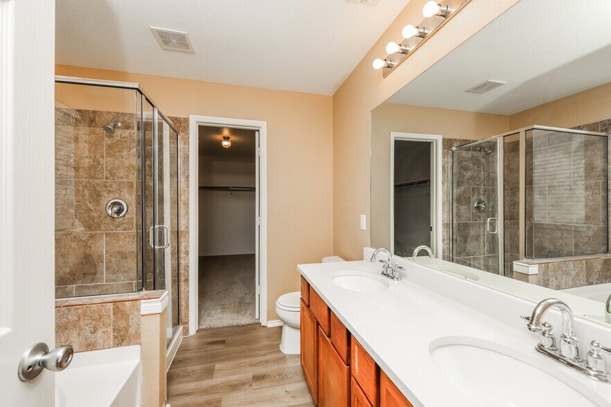 Building Photo - 2405 Becard Dr