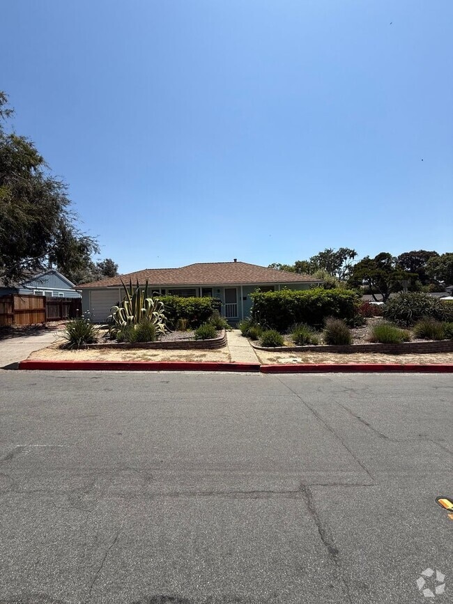 Building Photo - A very Close to Cal Poly Rental available!...