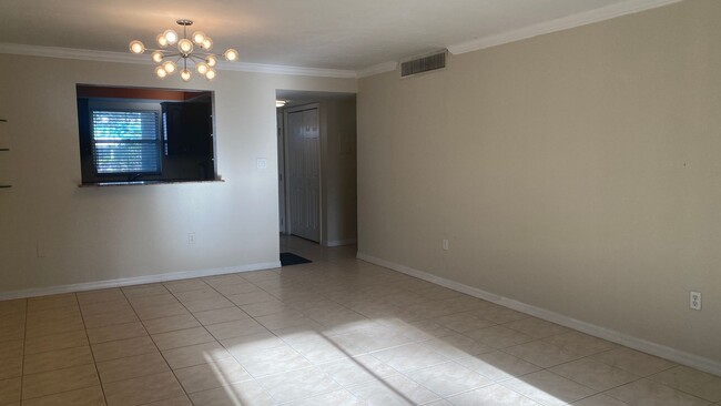 Building Photo - Updated 1-Bedroom Condo in a Gated Communi...