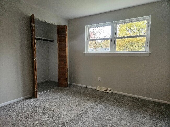 Building Photo - 608 Sunflower Dr