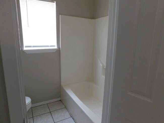 Building Photo - 105 Rockwell Way