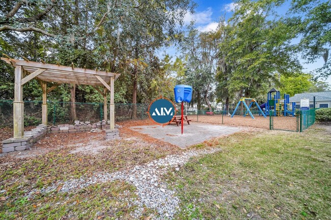 Building Photo - Second-Floor 1BR at The Estate at Westbury