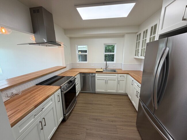 Building Photo - 3 Bed 2 Bath Apartment, New Construction In Cleveland Heights (With Garage)