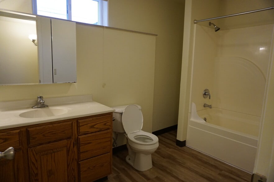 Building Photo - 2034 Strand Ave