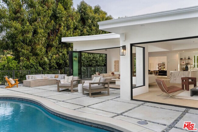 Building Photo - 2600 Zorada Dr