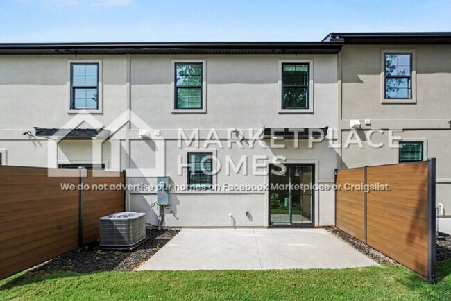 Building Photo - 5 Taverly Dr