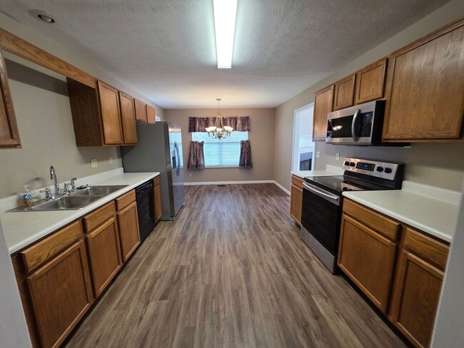 Building Photo - 1012 Willow Creek Cir
