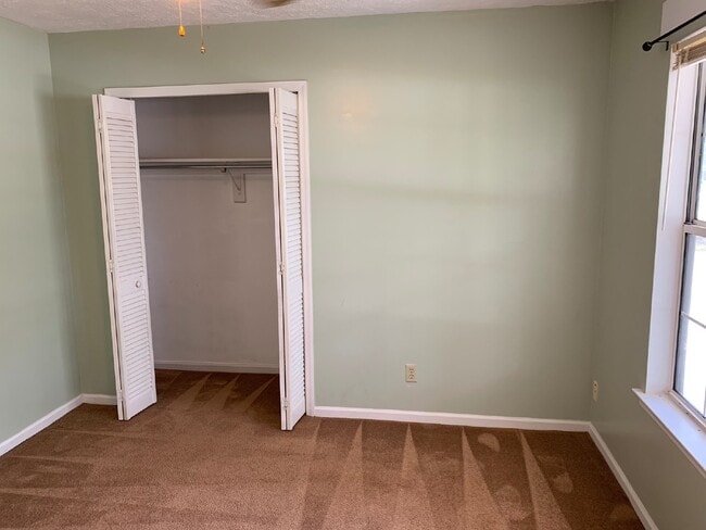 Building Photo - House for Rent