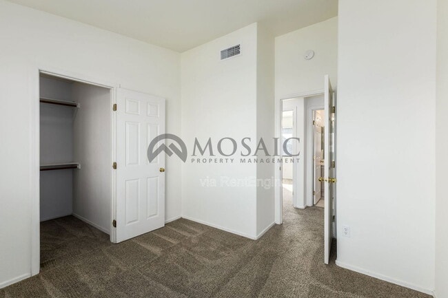 Building Photo - 703 W Hess Ave