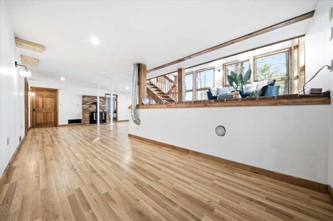 Building Photo - 105 Middle Rd