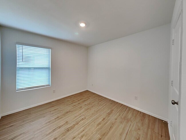 Building Photo - 22263 Stoney Ravine Dr