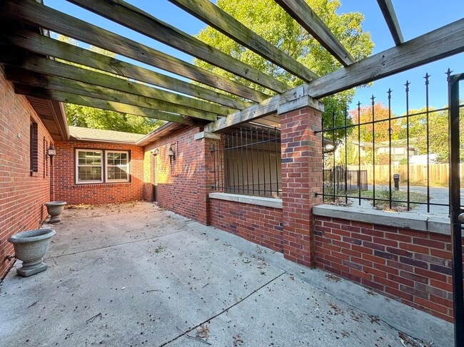 Building Photo - 3640 Walnut St