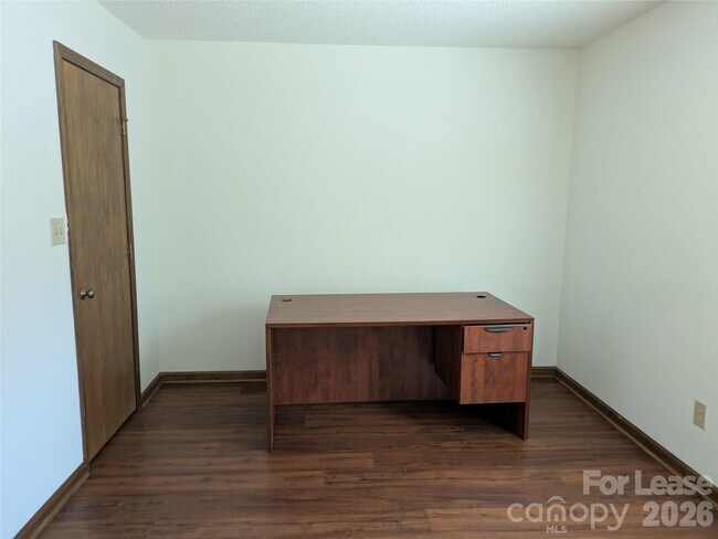 Building Photo - 119 Birdie Ct