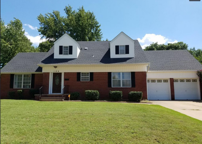 Primary Photo - 106 W Silver Meadow Dr