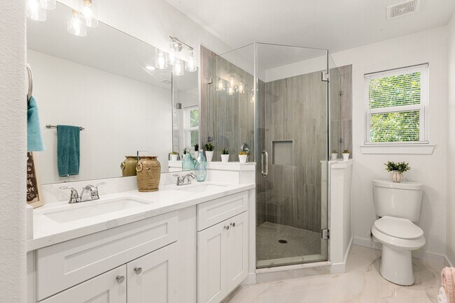 Building Photo - 8357 Tate St