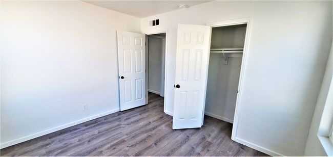 Building Photo - 4 bedrooms and 2 full baths.