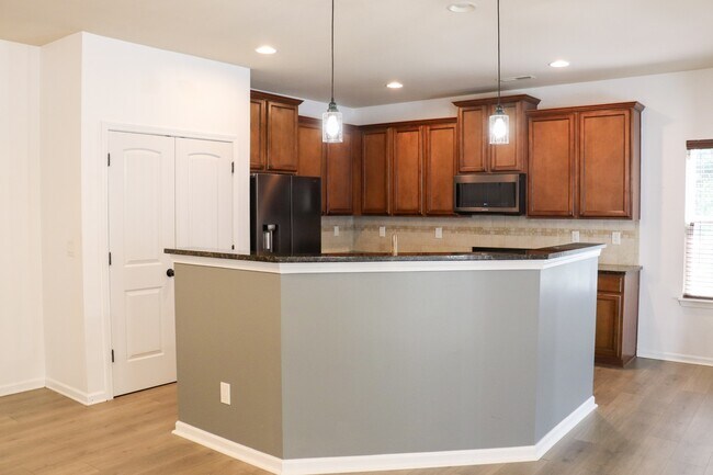 Building Photo - 1266 Coachman Way