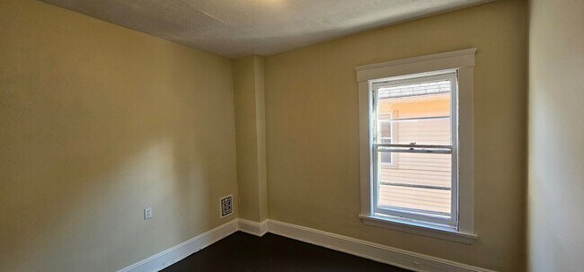 Building Photo - 1280-1280 Marlowe Ave