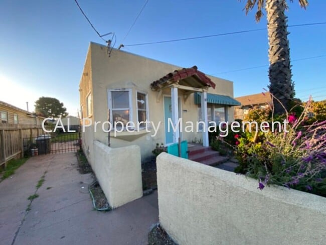 Building Photo - Single Family 2 bedroom and 1 bathroom!